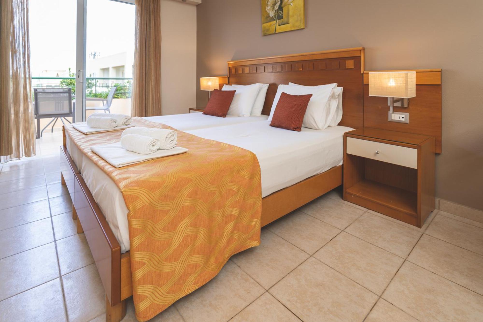 Helios Apartments Kato Daratso Oda fotoğraf